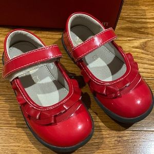 See Kai Run red patent Mary Janes, toddler girls size 9.5 (EU size 26)